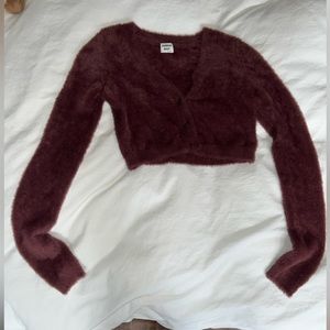Aritzia cropped sweater, XS